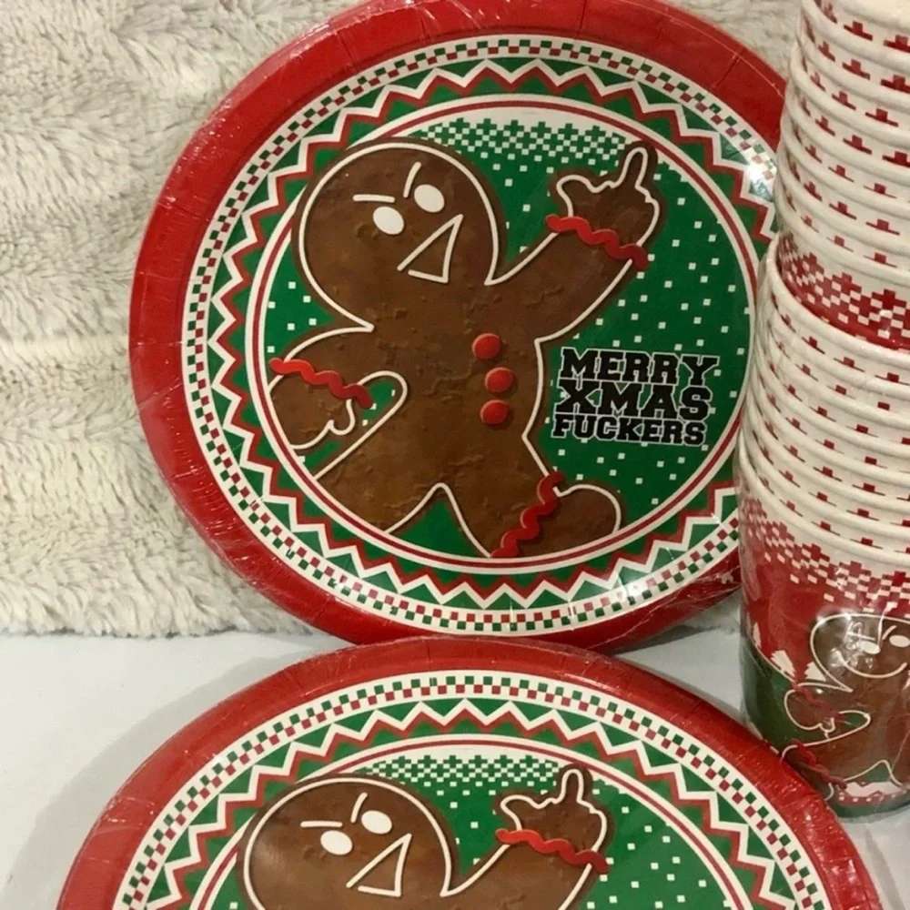 CHRISTMAS Spencer's Red and Green Christmas Disposable Tableware Set